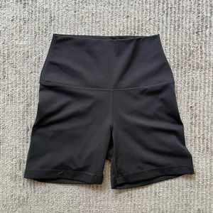 Black biker short